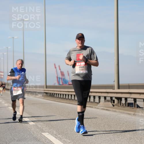 03.10.2025 - Köhlbrandbrückenlauf Yannick Fuchs http://msf.ph/oto/9187460 03.10.2025 11:46:00 Position 3 6255 meine-sportfotos.de