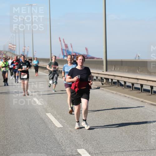 03.10.2025 - Köhlbrandbrückenlauf Yannick Fuchs http://msf.ph/oto/9187461 03.10.2025 12:06:43 Position 3  meine-sportfotos.de