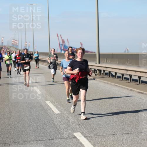 03.10.2025 - Köhlbrandbrückenlauf Yannick Fuchs http://msf.ph/oto/9187464 03.10.2025 12:06:43 Position 3 220 meine-sportfotos.de