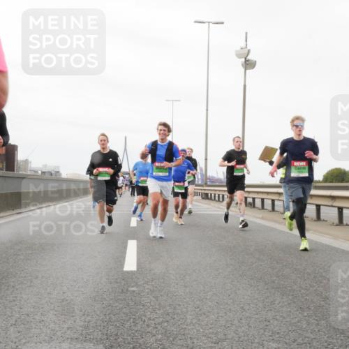 03.10.2025 - Köhlbrandbrückenlauf Matties Gatica Varas http://msf.ph/oto/9187467 03.10.2025 15:50:28 Position 3  meine-sportfotos.de