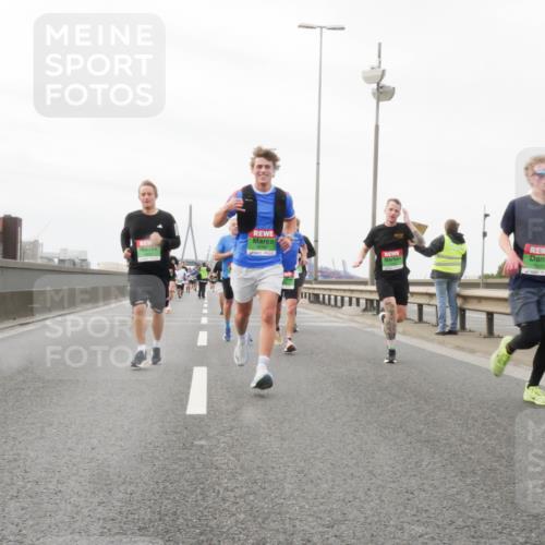 03.10.2025 - Köhlbrandbrückenlauf Matties Gatica Varas http://msf.ph/oto/9187469 03.10.2025 15:50:28 Position 3  meine-sportfotos.de