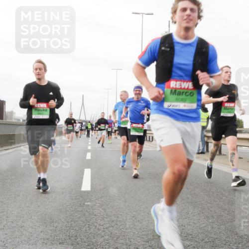 03.10.2025 - Köhlbrandbrückenlauf Matties Gatica Varas http://msf.ph/oto/9187473 03.10.2025 15:50:29 Position 3 8925, 8082 meine-sportfotos.de
