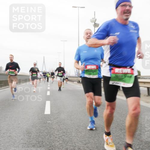 03.10.2025 - Köhlbrandbrückenlauf Matties Gatica Varas http://msf.ph/oto/9187479 03.10.2025 15:50:31 Position 3  meine-sportfotos.de