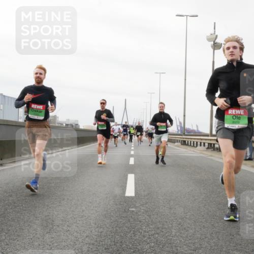 03.10.2025 - Köhlbrandbrückenlauf Matties Gatica Varas http://msf.ph/oto/9187483 03.10.2025 15:50:32 Position 3 8919 meine-sportfotos.de