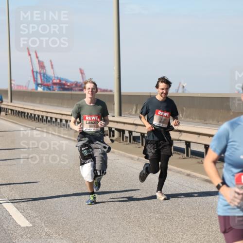 03.10.2025 - Köhlbrandbrückenlauf Yannick Fuchs http://msf.ph/oto/9187512 03.10.2025 12:06:47 Position 3 126, 5829, 6820, 066 meine-sportfotos.de