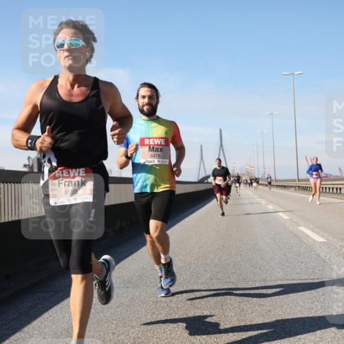03.10.2025 - Köhlbrandbrückenlauf Yannick Fuchs http://msf.ph/oto/9187513 03.10.2025 11:46:03 Position 3 4283, 6478 meine-sportfotos.de