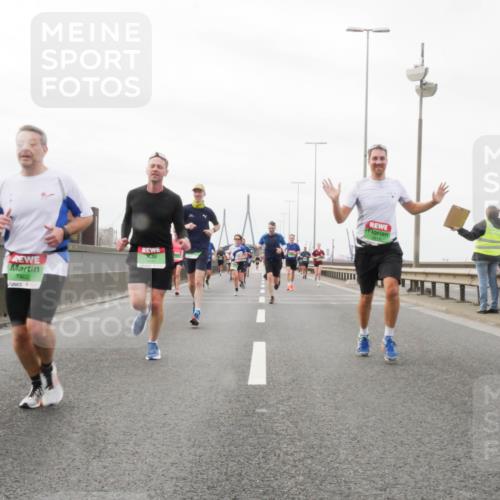 03.10.2025 - Köhlbrandbrückenlauf Matties Gatica Varas http://msf.ph/oto/9187514 03.10.2025 15:50:39 Position 3 7402 meine-sportfotos.de