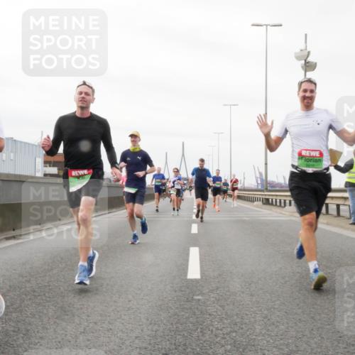 03.10.2025 - Köhlbrandbrückenlauf Matties Gatica Varas http://msf.ph/oto/9187515 03.10.2025 15:50:39 Position 3 9418 meine-sportfotos.de