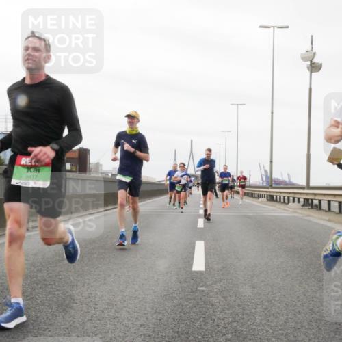 03.10.2025 - Köhlbrandbrückenlauf Matties Gatica Varas http://msf.ph/oto/9187518 03.10.2025 15:50:40 Position 3 9417, 9416 meine-sportfotos.de