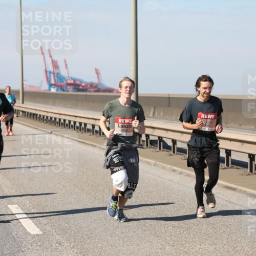 03.10.2025 - Köhlbrandbrückenlauf Yannick Fuchs http://msf.ph/oto/9187520 03.10.2025 12:06:47 Position 3 5829, 6820 meine-sportfotos.de