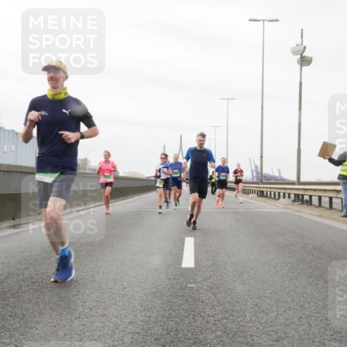 03.10.2025 - Köhlbrandbrückenlauf Matties Gatica Varas http://msf.ph/oto/9187522 03.10.2025 15:50:41 Position 3  meine-sportfotos.de