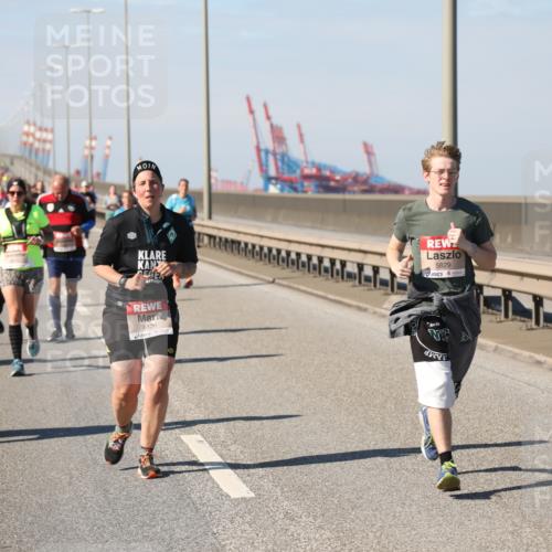 03.10.2025 - Köhlbrandbrückenlauf Yannick Fuchs http://msf.ph/oto/9187524 03.10.2025 12:06:47 Position 3 5829, 6126 meine-sportfotos.de