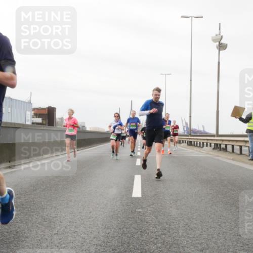 03.10.2025 - Köhlbrandbrückenlauf Matties Gatica Varas http://msf.ph/oto/9187525 03.10.2025 15:50:41 Position 3  meine-sportfotos.de