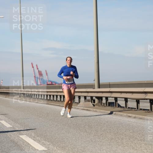 03.10.2025 - Köhlbrandbrückenlauf Yannick Fuchs http://msf.ph/oto/9187528 03.10.2025 11:46:04 Position 3  meine-sportfotos.de