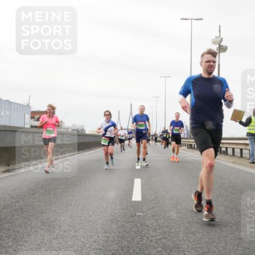 03.10.2025 - Köhlbrandbrückenlauf Matties Gatica Varas http://msf.ph/oto/9187530 03.10.2025 15:50:42 Position 3  meine-sportfotos.de