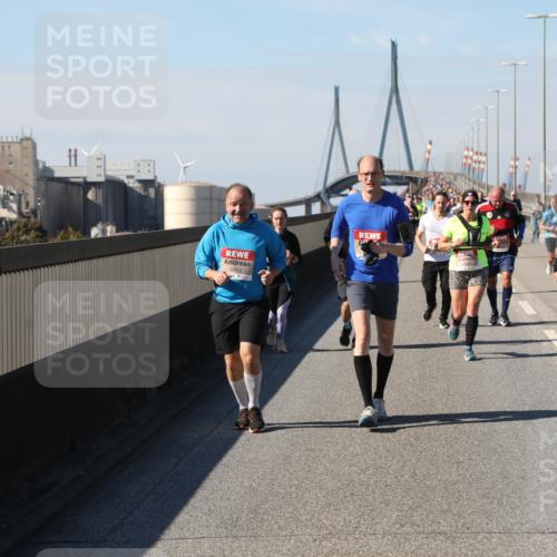 03.10.2025 - Köhlbrandbrückenlauf Yannick Fuchs http://msf.ph/oto/9187544 03.10.2025 12:06:48 Position 3 4443, 6126 meine-sportfotos.de