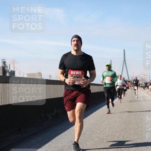 03.10.2025 - Köhlbrandbrückenlauf Yannick Fuchs http://msf.ph/oto/9187547 03.10.2025 11:46:06 Position 3 210 meine-sportfotos.de