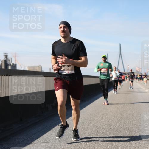 03.10.2025 - Köhlbrandbrückenlauf Yannick Fuchs http://msf.ph/oto/9187549 03.10.2025 11:46:07 Position 3 5810 meine-sportfotos.de