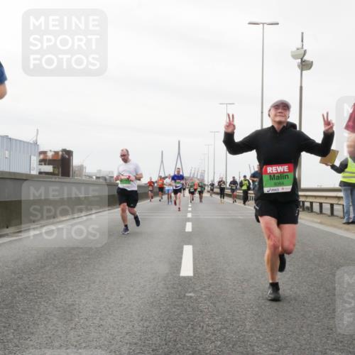 03.10.2025 - Köhlbrandbrückenlauf Matties Gatica Varas http://msf.ph/oto/9187552 03.10.2025 15:50:47 Position 3 8064, 8099 meine-sportfotos.de