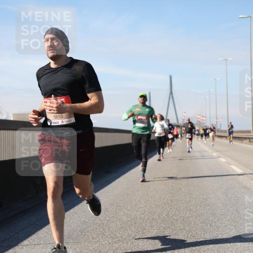 03.10.2025 - Köhlbrandbrückenlauf Yannick Fuchs http://msf.ph/oto/9187553 03.10.2025 11:46:07 Position 3 5810 meine-sportfotos.de