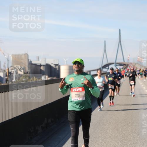 03.10.2025 - Köhlbrandbrückenlauf Yannick Fuchs http://msf.ph/oto/9187564 03.10.2025 11:46:08 Position 3 6739 meine-sportfotos.de