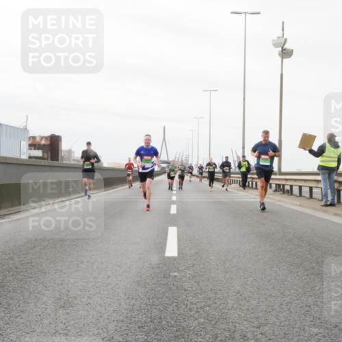 03.10.2025 - Köhlbrandbrückenlauf Matties Gatica Varas http://msf.ph/oto/9187566 03.10.2025 15:50:50 Position 3  meine-sportfotos.de
