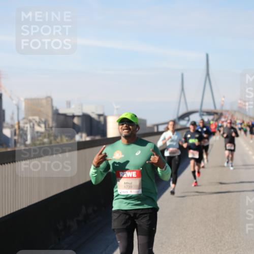 03.10.2025 - Köhlbrandbrückenlauf Yannick Fuchs http://msf.ph/oto/9187567 03.10.2025 11:46:09 Position 3 6739 meine-sportfotos.de