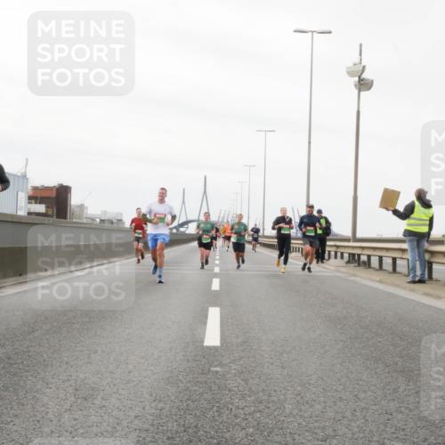 03.10.2025 - Köhlbrandbrückenlauf Matties Gatica Varas http://msf.ph/oto/9187578 03.10.2025 15:50:52 Position 3  meine-sportfotos.de