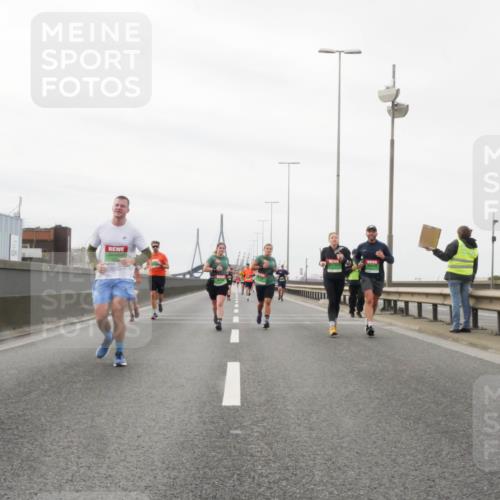03.10.2025 - Köhlbrandbrückenlauf Matties Gatica Varas http://msf.ph/oto/9187585 03.10.2025 15:50:54 Position 3  meine-sportfotos.de