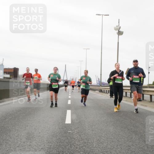 03.10.2025 - Köhlbrandbrückenlauf Matties Gatica Varas http://msf.ph/oto/9187591 03.10.2025 15:50:55 Position 3  meine-sportfotos.de