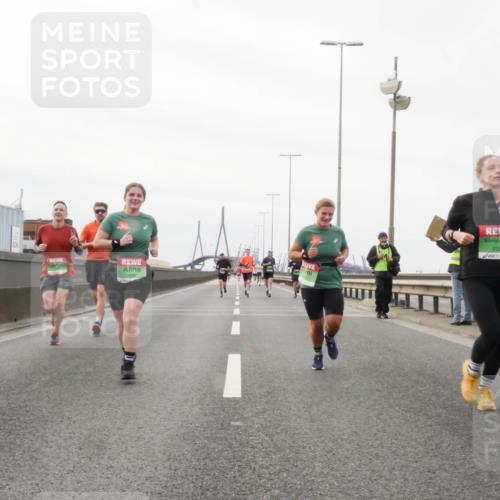03.10.2025 - Köhlbrandbrückenlauf Matties Gatica Varas http://msf.ph/oto/9187595 03.10.2025 15:50:56 Position 3 9456, 9353 meine-sportfotos.de