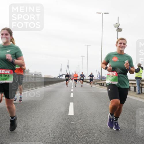03.10.2025 - Köhlbrandbrückenlauf Matties Gatica Varas http://msf.ph/oto/9187600 03.10.2025 15:50:57 Position 3 9456, 9457 meine-sportfotos.de