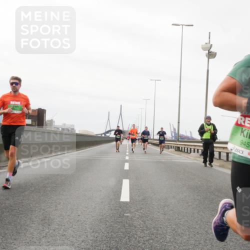 03.10.2025 - Köhlbrandbrückenlauf Matties Gatica Varas http://msf.ph/oto/9187603 03.10.2025 15:50:58 Position 3 10, 9457 meine-sportfotos.de