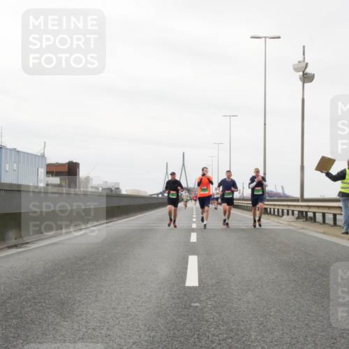 03.10.2025 - Köhlbrandbrückenlauf Matties Gatica Varas http://msf.ph/oto/9187616 03.10.2025 15:51:01 Position 3  meine-sportfotos.de