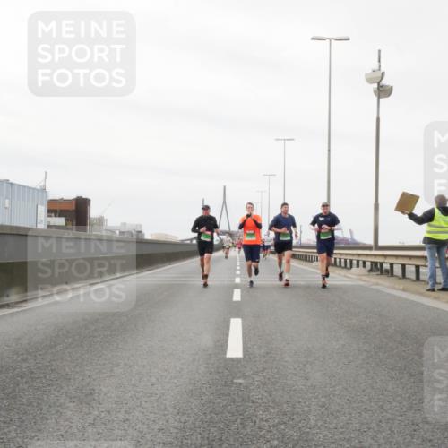 03.10.2025 - Köhlbrandbrückenlauf Matties Gatica Varas http://msf.ph/oto/9187618 03.10.2025 15:51:01 Position 3  meine-sportfotos.de