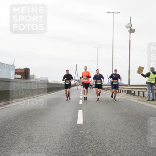 03.10.2025 - Köhlbrandbrückenlauf Matties Gatica Varas http://msf.ph/oto/9187621 03.10.2025 15:51:02 Position 3  meine-sportfotos.de