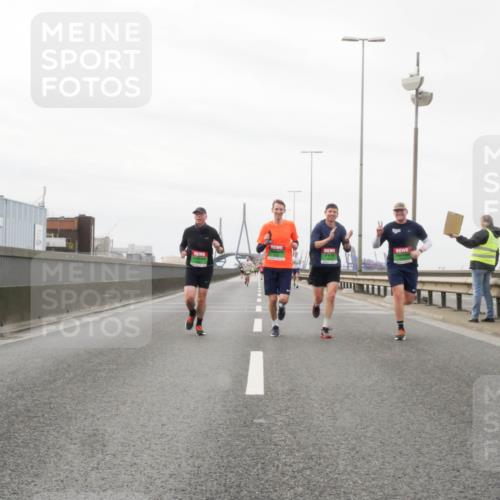 03.10.2025 - Köhlbrandbrückenlauf Matties Gatica Varas http://msf.ph/oto/9187627 03.10.2025 15:51:03 Position 3  meine-sportfotos.de