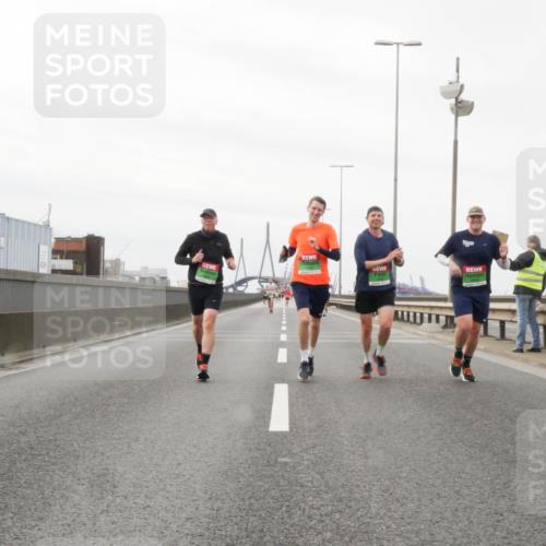 03.10.2025 - Köhlbrandbrückenlauf Matties Gatica Varas http://msf.ph/oto/9187631 03.10.2025 15:51:03 Position 3  meine-sportfotos.de