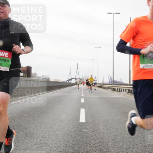 03.10.2025 - Köhlbrandbrückenlauf Matties Gatica Varas http://msf.ph/oto/9187639 03.10.2025 15:51:05 Position 3 8802, 8803 meine-sportfotos.de