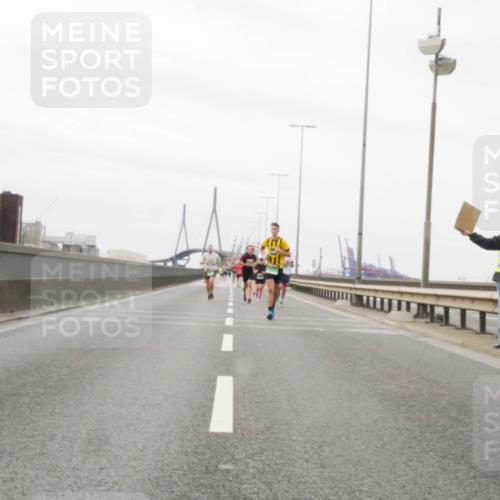 03.10.2025 - Köhlbrandbrückenlauf Matties Gatica Varas http://msf.ph/oto/9187647 03.10.2025 15:51:07 Position 3  meine-sportfotos.de