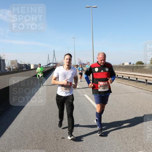 03.10.2025 - Köhlbrandbrückenlauf Yannick Fuchs http://msf.ph/oto/9187655 03.10.2025 12:06:55 Position 3 5891, 5892 meine-sportfotos.de