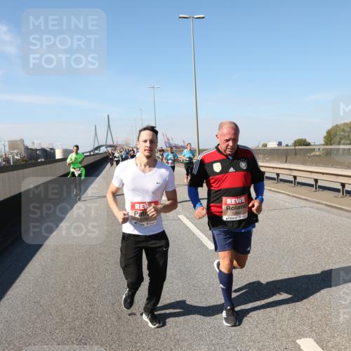03.10.2025 - Köhlbrandbrückenlauf Yannick Fuchs http://msf.ph/oto/9187659 03.10.2025 12:06:56 Position 3 5891, 5892 meine-sportfotos.de
