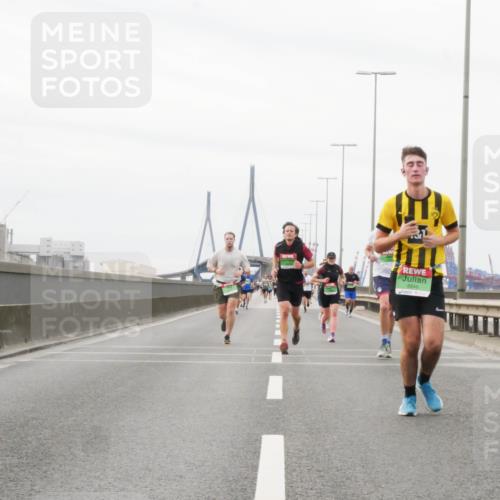 03.10.2025 - Köhlbrandbrückenlauf Matties Gatica Varas http://msf.ph/oto/9187662 03.10.2025 15:51:11 Position 3 8846 meine-sportfotos.de