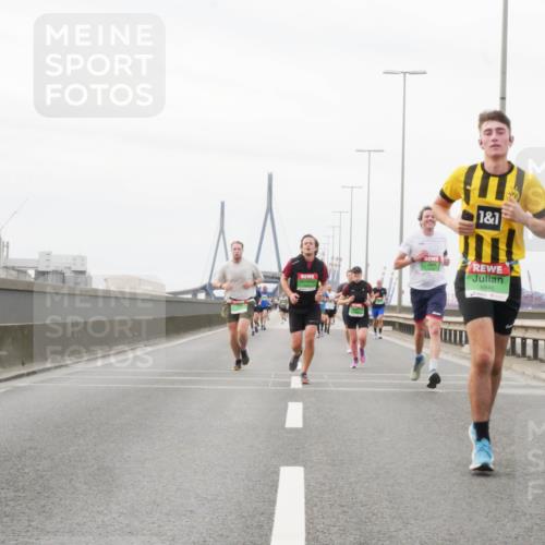 03.10.2025 - Köhlbrandbrückenlauf Matties Gatica Varas http://msf.ph/oto/9187664 03.10.2025 15:51:11 Position 3 1, 1, 8846 meine-sportfotos.de