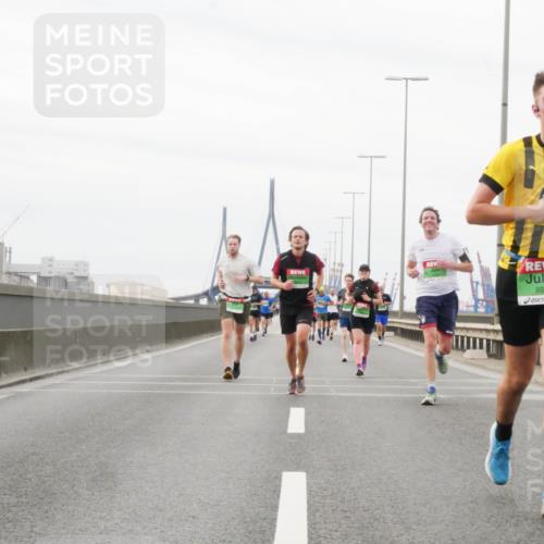 03.10.2025 - Köhlbrandbrückenlauf Matties Gatica Varas http://msf.ph/oto/9187666 03.10.2025 15:51:12 Position 3 8846 meine-sportfotos.de