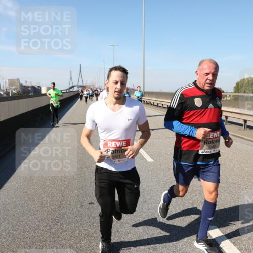 03.10.2025 - Köhlbrandbrückenlauf Yannick Fuchs http://msf.ph/oto/9187667 03.10.2025 12:06:56 Position 3 5891, 5892 meine-sportfotos.de