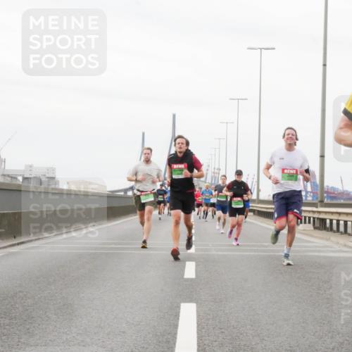 03.10.2025 - Köhlbrandbrückenlauf Matties Gatica Varas http://msf.ph/oto/9187669 03.10.2025 15:51:12 Position 3 1, 8846 meine-sportfotos.de