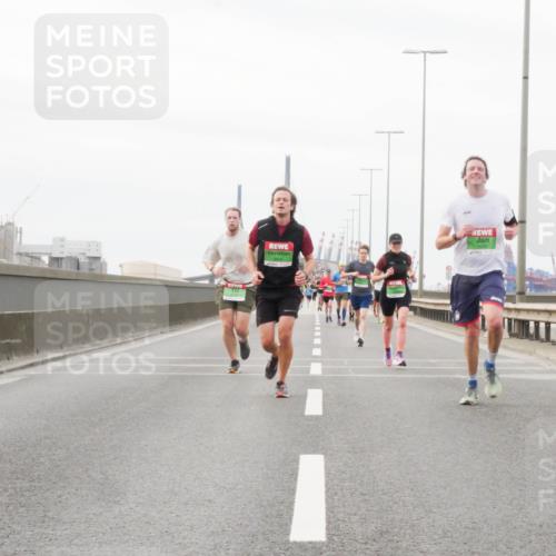 03.10.2025 - Köhlbrandbrückenlauf Matties Gatica Varas http://msf.ph/oto/9187670 03.10.2025 15:51:13 Position 3 6 meine-sportfotos.de