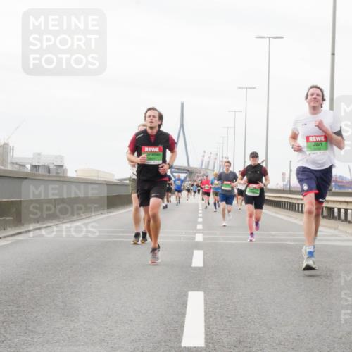 03.10.2025 - Köhlbrandbrückenlauf Matties Gatica Varas http://msf.ph/oto/9187673 03.10.2025 15:51:13 Position 3 8860 meine-sportfotos.de