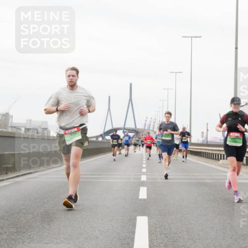 03.10.2025 - Köhlbrandbrückenlauf Matties Gatica Varas http://msf.ph/oto/9187681 03.10.2025 15:51:15 Position 3 7174 meine-sportfotos.de